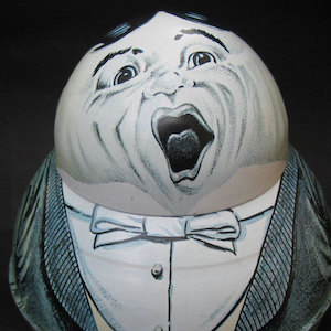 Tin container opera singer