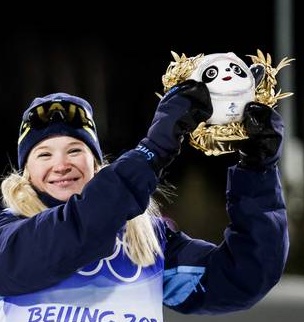 Jonna Sundling of Sweden holding panda trophy